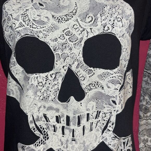 JL Jerry Leigh juniors sparkling skull long sleeved graphic Tshirt. Sz large. - Picture 3 of 8